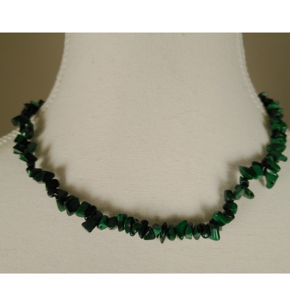 Jewelry - Chic Green Chip Malachite Beaded Necklace Magnetic Clasp Gemstone Jewelry
